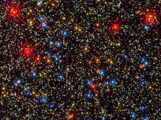 amas d'étoiles vu par le télescope spatial hubble