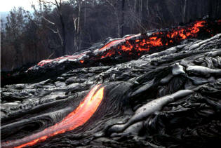 Kilauea, Hawaii: coulée de lave fluide