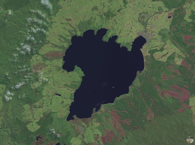 La espectacular caldera del lago Taupo