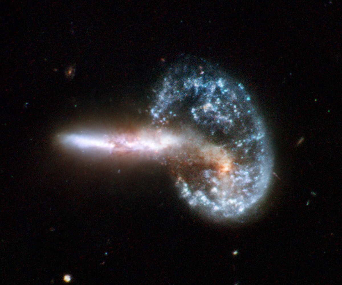 銀河合体、ARP 148