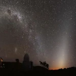 A luz zodiacal: Reflexão das poeiras interplanetárias