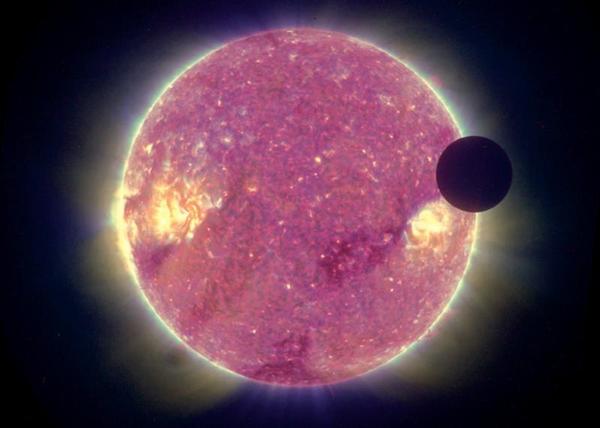 Transit of the Moon in front of the Sun seen from space in 2007