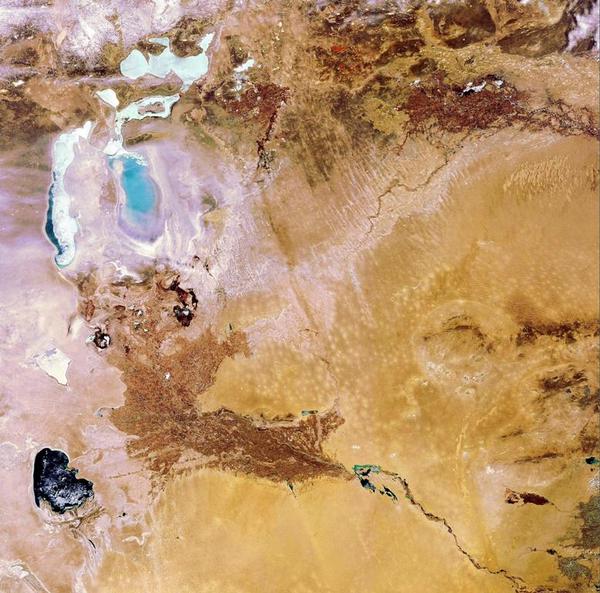 La mer d'Aral retrouve des couleurs