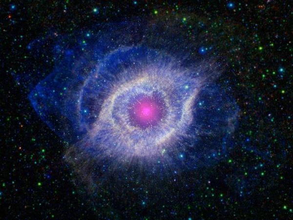 らせん星雲（NGC 7293）、通称「神の目」