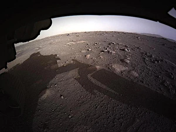 Primeira imagem do solo marciano pelo rover Perseverance