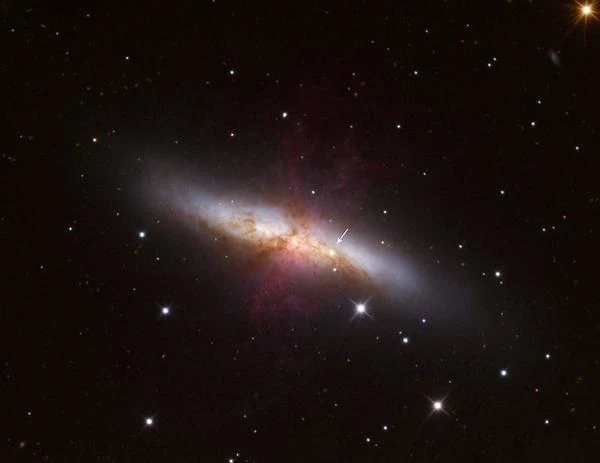 Supernova en la Galaxia del Cigarro (M82)