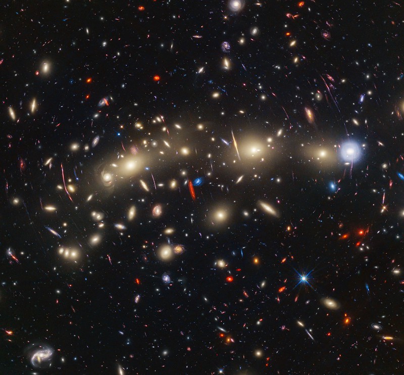 Teorías alternativas a la expansión acelerada del universo
