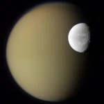 Titan et Dioné : Les Sœurs Glacées de Saturne