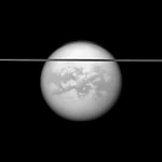Titan : un monde brumeux favorable à une vie prébiotique ?