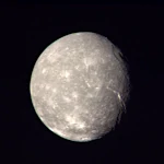 Titania : Ce que les Sondes Spatiales nous ont révélé sur la lune de Saturne