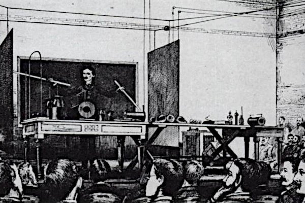 Nikola Tesla: demostración de una lámpara fluorescente encendida por un campo inalámbrico