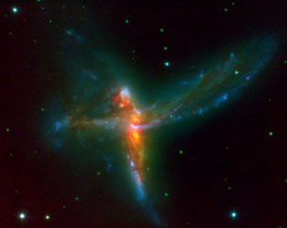 Fusão das três galáxias chamada Sininho