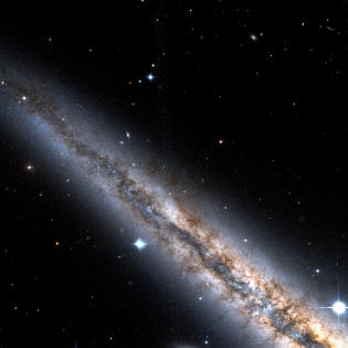 galaxia espiral barrada NGC 891