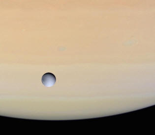 dione luna de Saturno