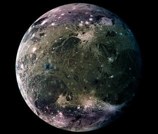 Ganímedes, luna de Júpiter, vista por Galileo