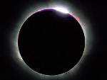 Granos de Baily en un eclipse solar